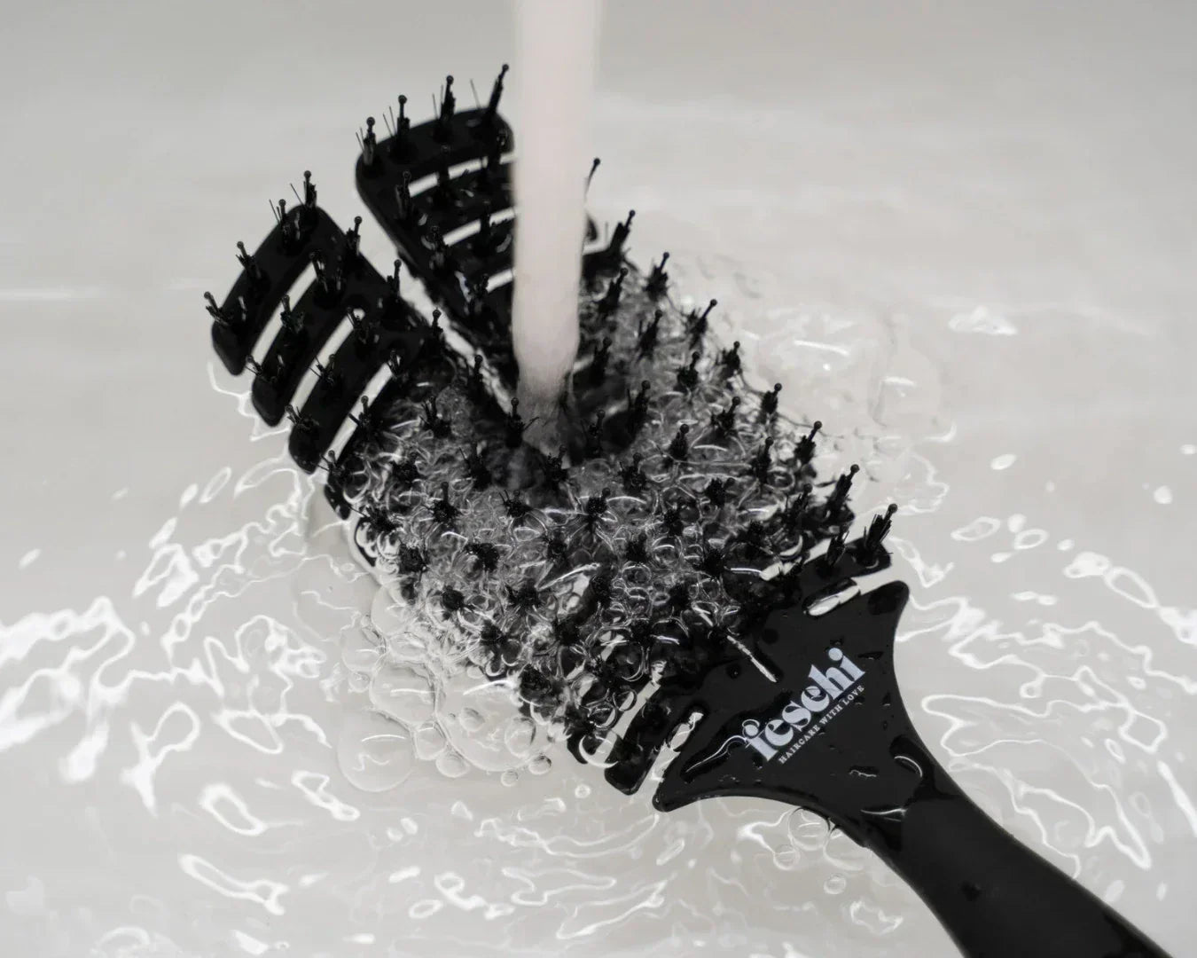 HaarbĂŒrste reinigen â Tipps & Tricks vom Profi-Friseur
