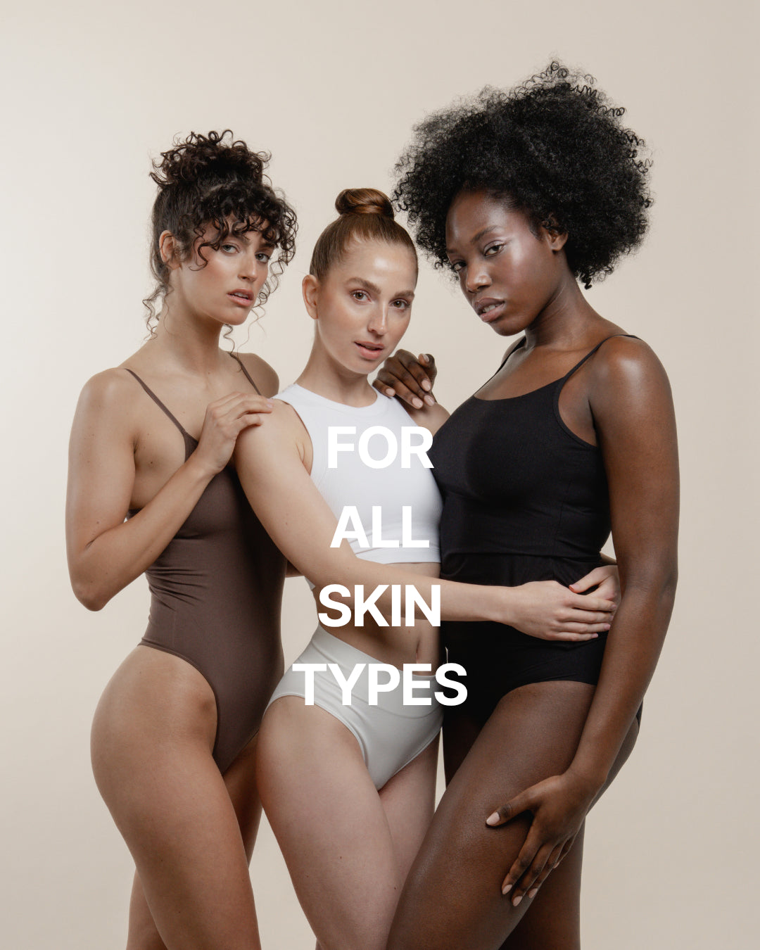 Drei Frauen nebeneinander in Unterwäsche mit schön glänzender Haut