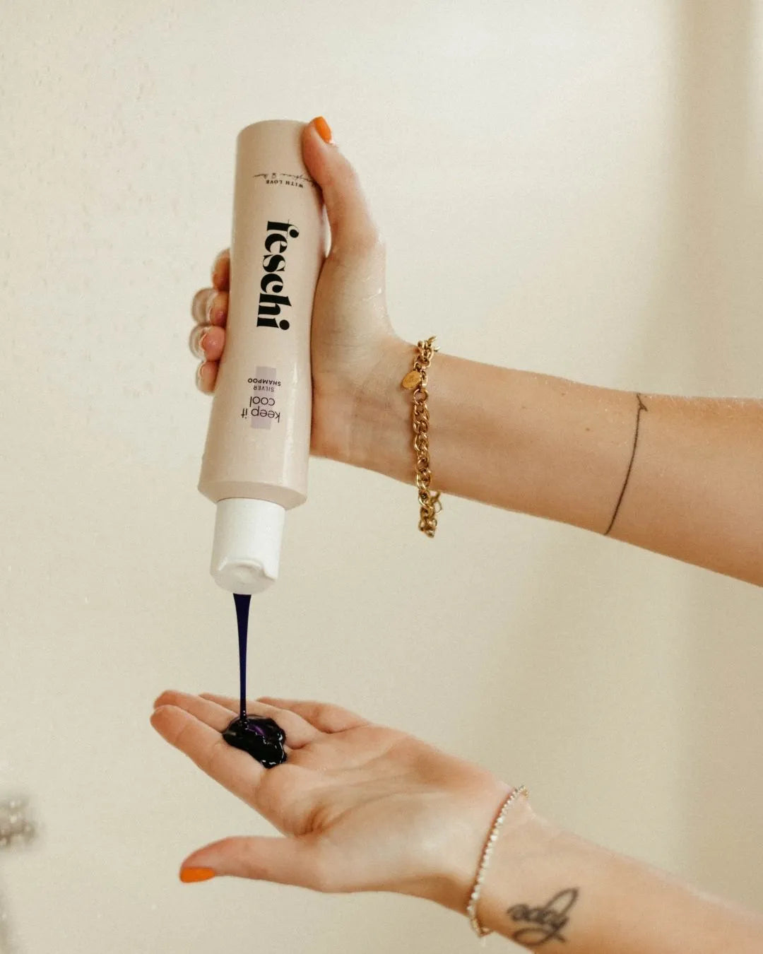 Vorteile des feschi 'keep it cool' Shampoos mit Violett-Pigmenten gegen Gelbstich auf einen Blick.