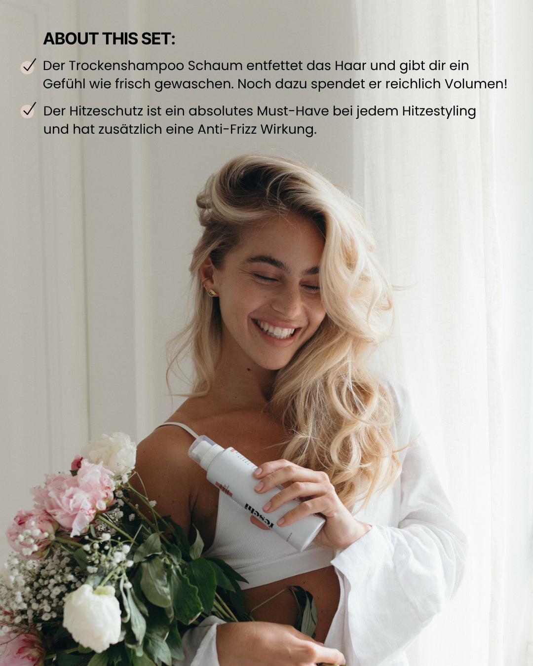 Frau mit vollem, gelocktem Haar hält feschi save the day Trockenshampoo Schaum lächelt in die Kamera. Vorteile vom Trockenshampoo Schaum