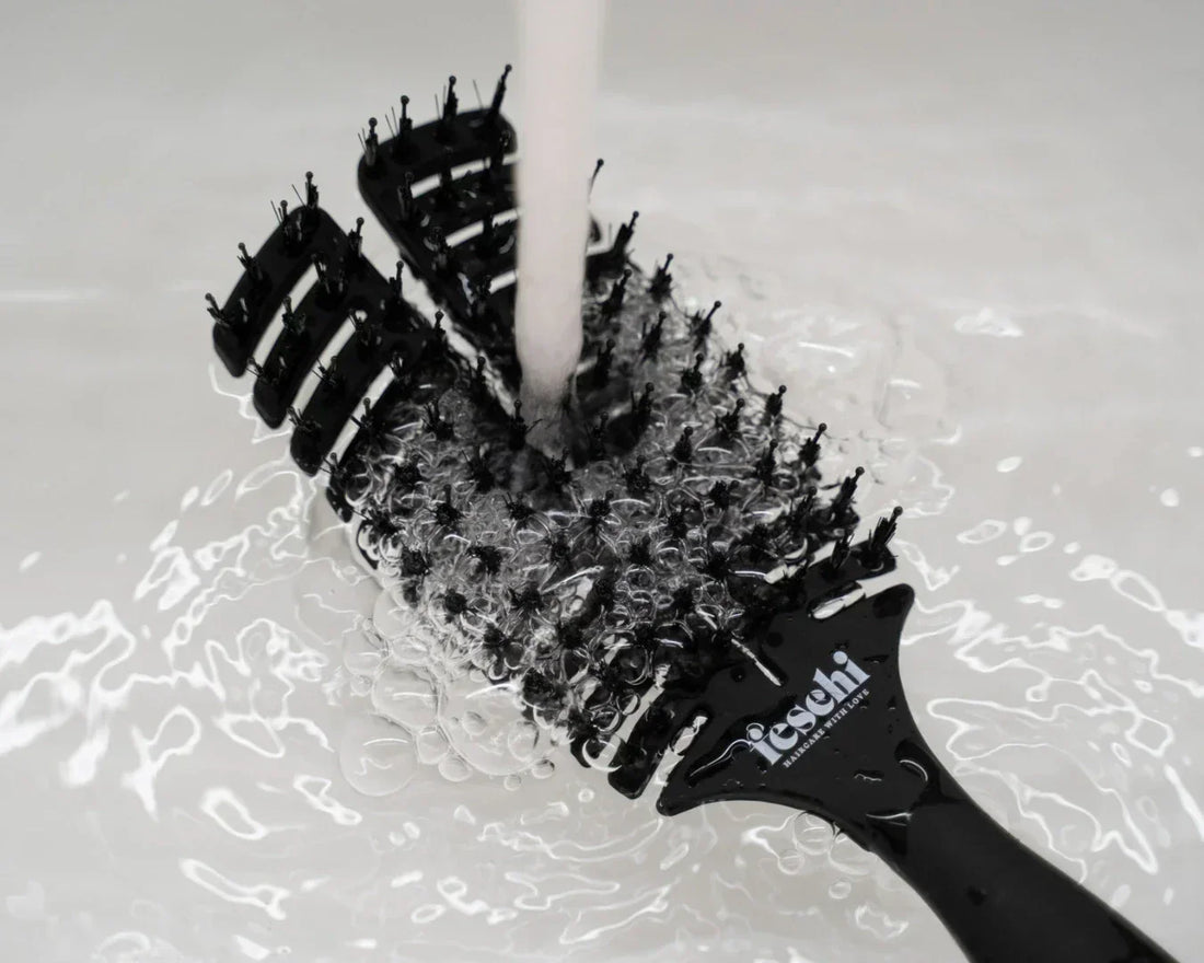 Haarbürste reinigen – Tipps & Tricks vom Profi-Friseur