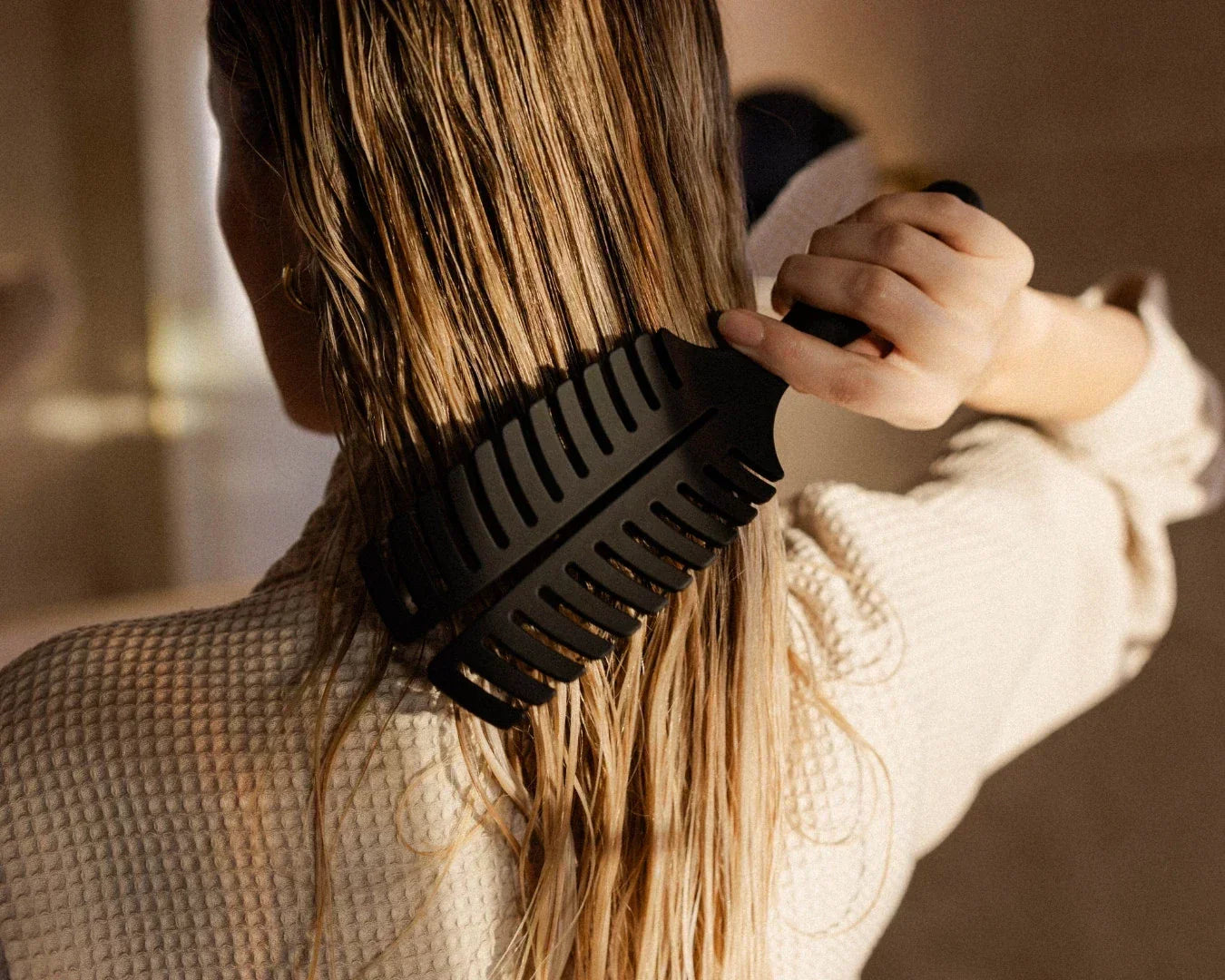 Nasse Haare kämmen - die Do‘s & Don’ts