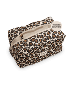 Schräge Produktfotografie von der Leopard Bag von feschi in der Größe "Oversized"