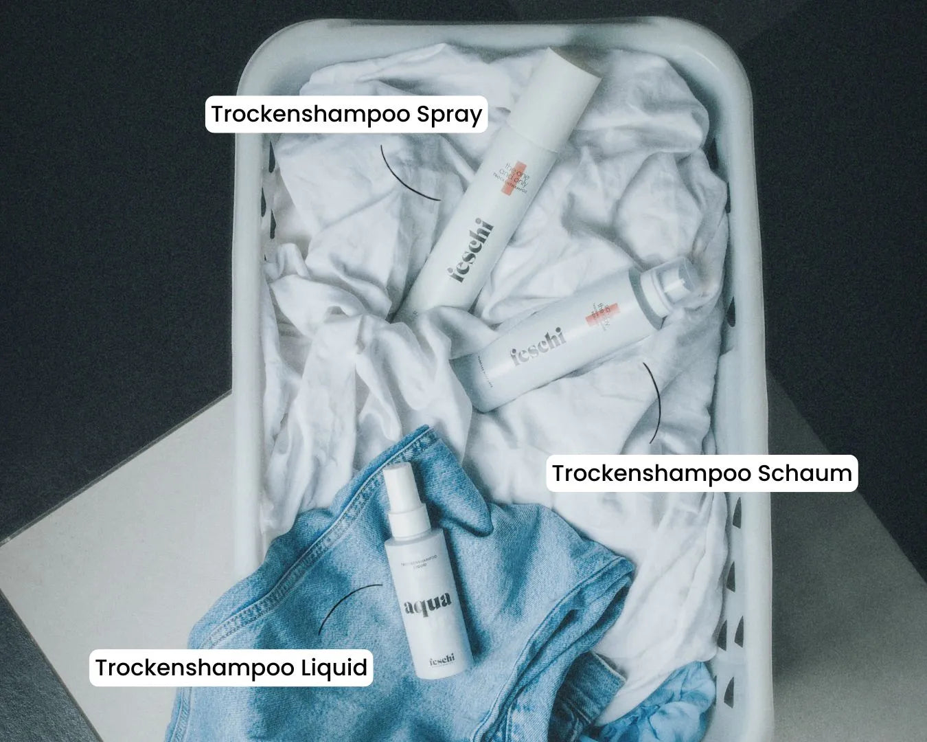 Flatlay von den drei feschi Trockenshampoos