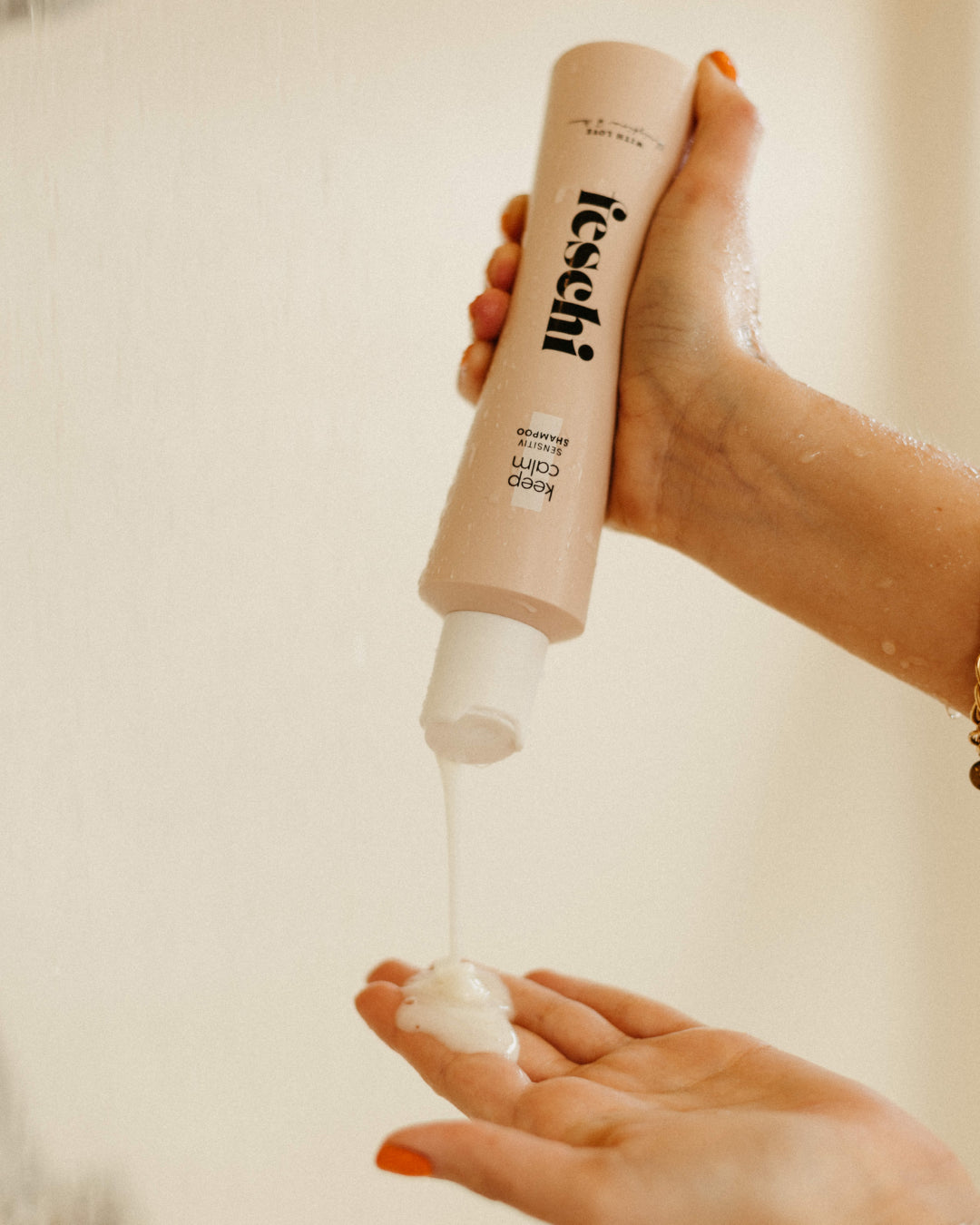 Keep Calm Shampoo von feschi wird gerade angewendet