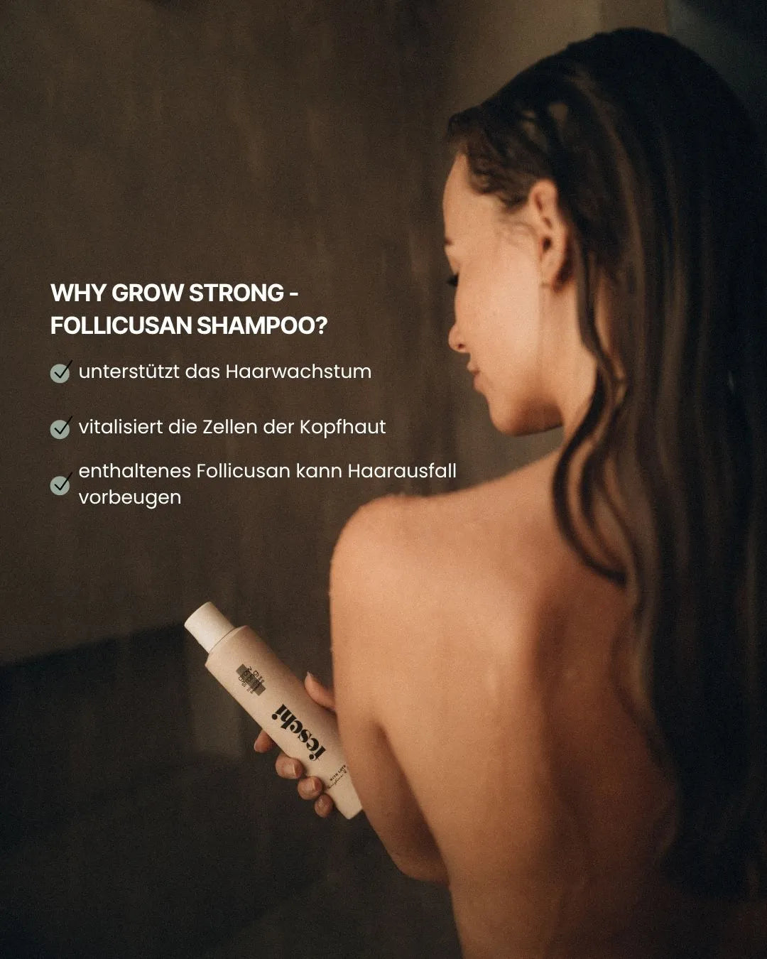 Frau in der Dusche mit feschi Grow Strong Shampoo – unterstützt Haarwachstum & Kopfhautpflege
