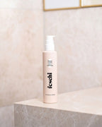 keep calm - conditioner von feschi steht am waschbecken rand