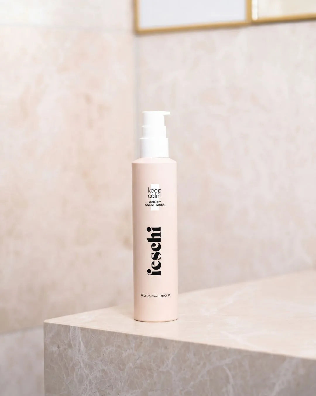 keep calm - conditioner von feschi steht am waschbecken rand