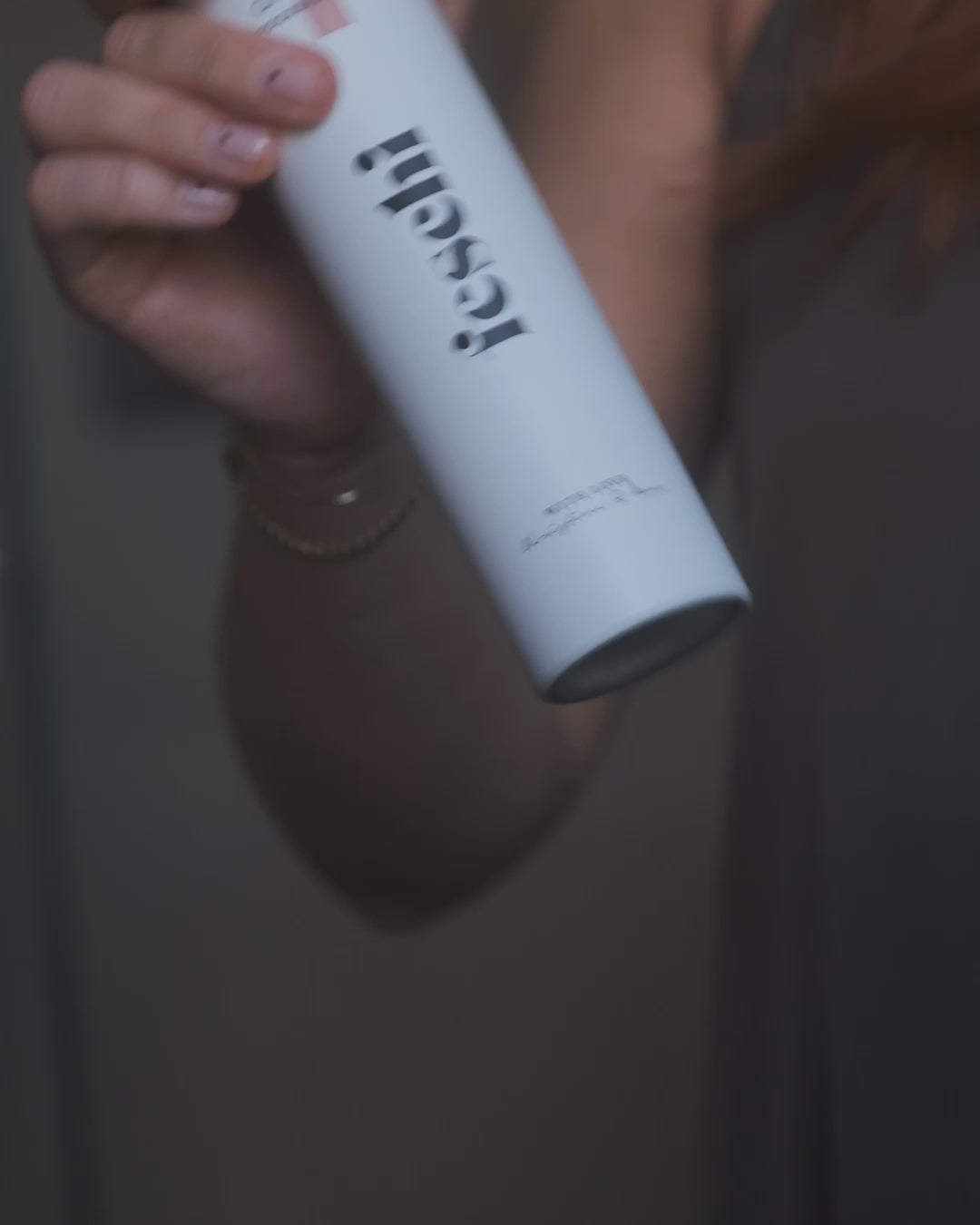 Trockenshampoo Spray von feschi schütteln