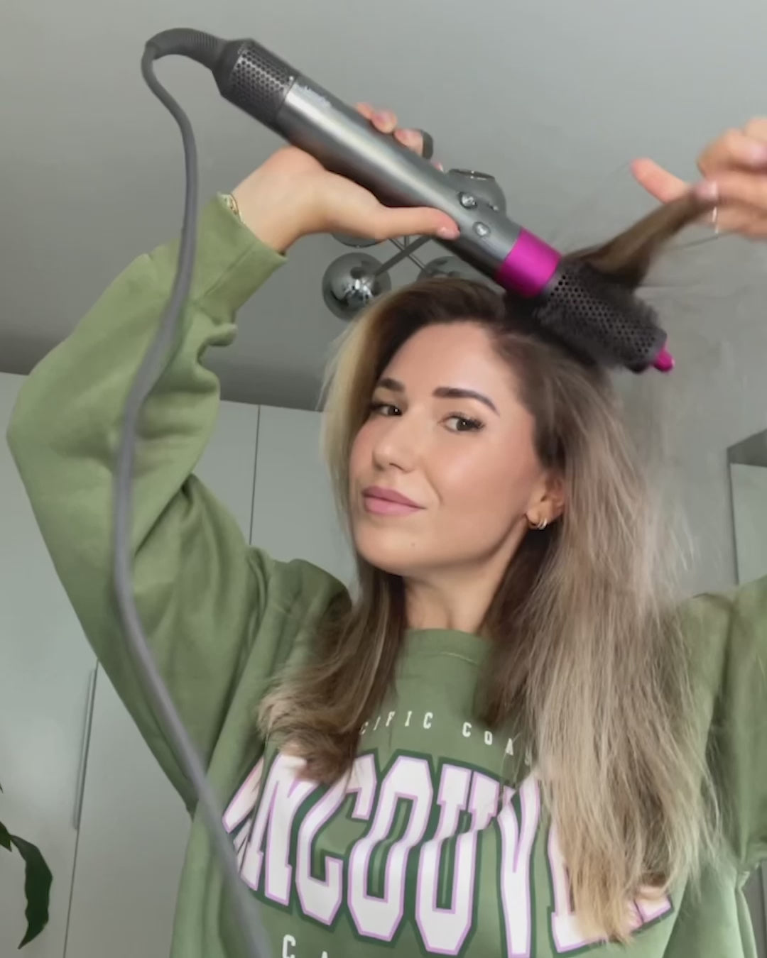 Trockenshampoo Schaum von feschi wird ausgeföhnt