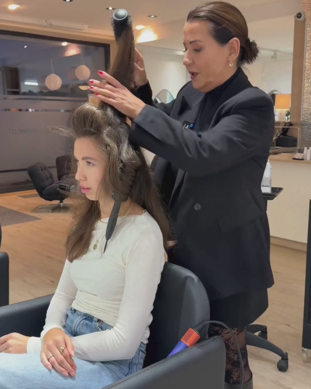Hack bei einem Blow Out Look von Friseurmeisterin Michaela Bischof