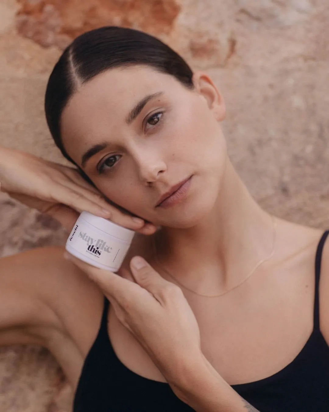 Der perfekte sleek look mit dem feschi Haargel gemacht