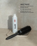 feschi Trockenshampoo Schaum & Rundbürste sind nebeneinander 